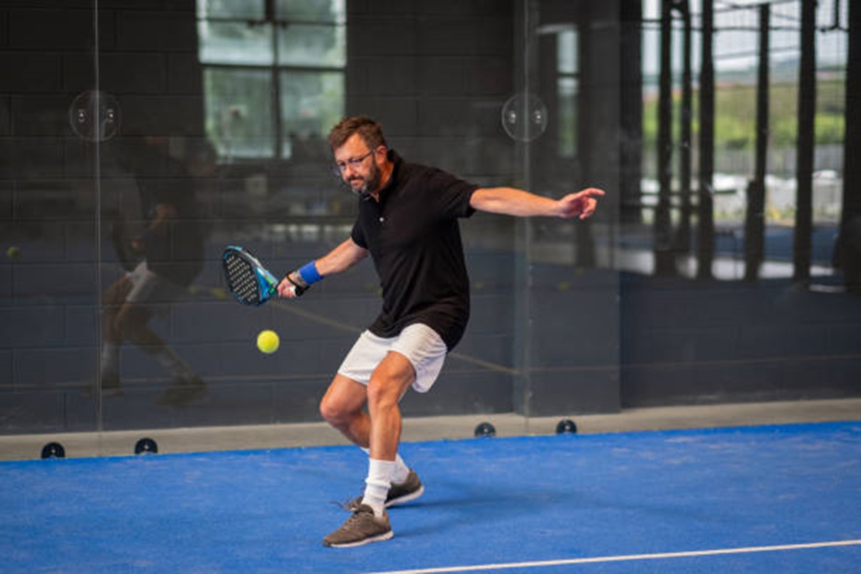 Afbeelding padel man
